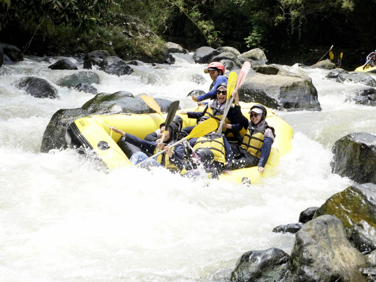 Petualangan Arung Jeram dan Trekking SA Adventure